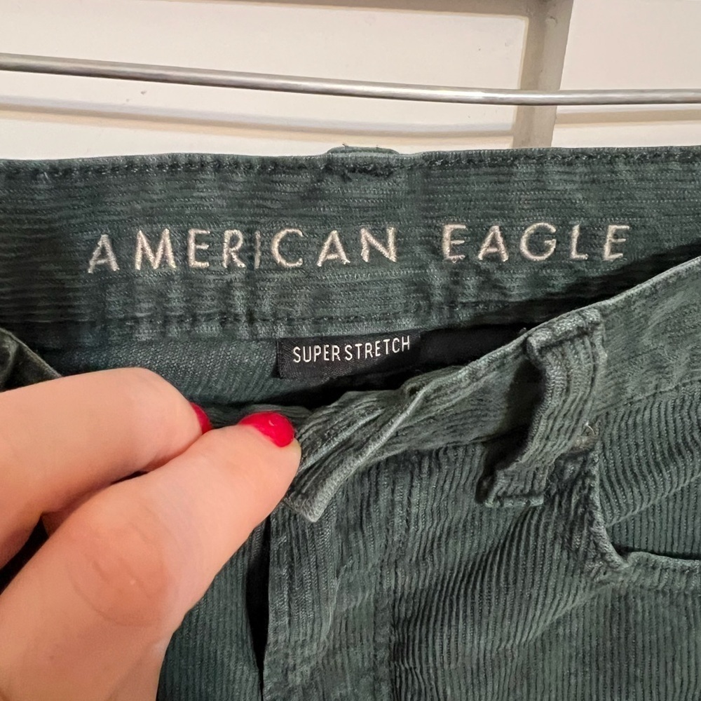 American Eagle Green Corduroy Mom Jeans Size 4 - Picture 3 of 6